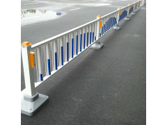 湘阴县越辉供应公路铁路机场专用的道路隔离栏带反光灯，安全防护灯、公路护栏